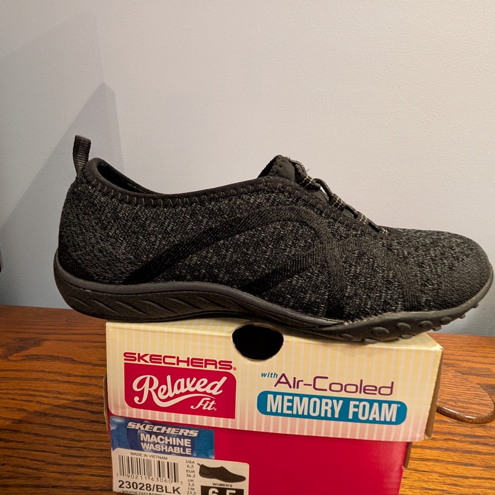 Skechers Relaxed Fit® Breathe Easy Infi-Knity Women's Slip-On Shoes